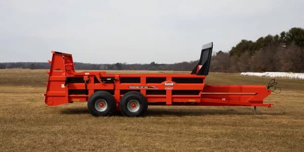 KUHN Hydraulic Push Manure Spreaders